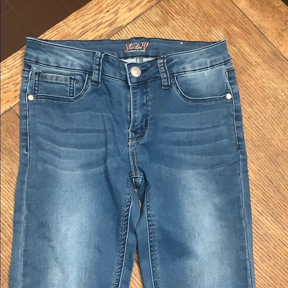 Distressed skinny jeans